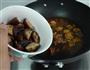 香菇炖鸡腿的做法图解10