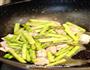 牛油果鸡肉芦笋意面的做法步骤3