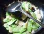 肉皮黑木耳炒扁豆的做法图解8