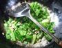蒜香肉末油麦菜的做法图解8