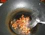 毛豆米炒肉丁的做法图解2