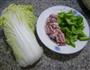 咸肉青椒炒白菜的做法图解1