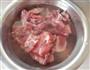 凤尾菇骨汤的做法步骤2