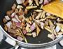 腊肠香菇香焖饭的做法步骤11