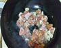 鸡块炒蟹味菇的做法图解2