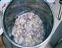 百合莲子排骨汤的做法图解2