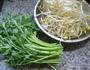 茼蒿炒黄豆芽的做法图解1