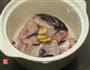 皮蛋鱼汤的做法图解3