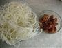 口蘑肉片米粉的做法图解1