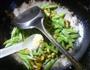榨菜炒扁豆的做法图解9