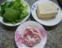 青菜肉片冻豆腐的做法图解1