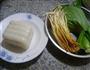 青菜金针菇炒年糕的做法图解1