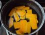 荷兰豆炒南瓜的做法图解4