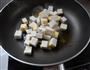 香干炒鱼糕的做法图解6