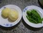 荷兰豆炒土豆的做法图解1