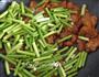 肉炒蒜苔木耳的做法图解9