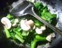 蘑菇炒油菜蕻的做法图解7