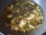 金针酸菜肥牛煲的做法图解5