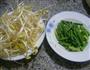 蒜薹炒黄豆芽的做法图解1