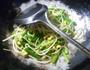 蒜薹炒黄豆芽的做法图解8
