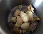 猴头菇山药炖土鸡汤的做法图解6