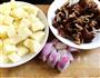 土豆烧肥肠的做法图解1