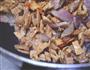 萝卜干炒腊肉的做法图解5