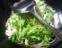 芹菜花菜炒黄豆芽的做法图解6
