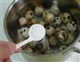 五香鹌鹑蛋的做法图解1
