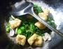 蘑菇油豆腐炒菜芯的做法图解10