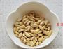 金银满仓松仁玉米的做法步骤2