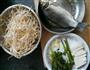 鲫鱼豆芽豆腐汤的做法图解1