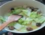 丸子白菜香菇汤的做法图解7