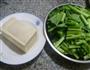 冻豆腐煮油菜蕻的做法图解1