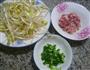 葱香肉末炒黄豆芽的做法图解1