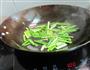 干烧蒜苗香肠的做法图解3