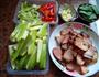 小瓜炒腊肉的做法图解3