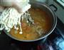 金针菇粉丝鱼汤的做法图解11