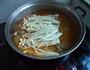 金针菇粉丝鱼汤的做法图解12