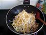 黄豆芽炒千层香干的做法图解6