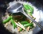 榨菜香干炒甜豆的做法图解9