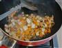 蛋包腊肉彩丁焖饭的做法图解4