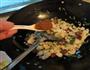 油咖喱腊肠蒜炒饭的做法图解10