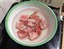 虾仁排骨海参汤的做法图解1