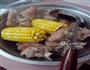 玉米烧猪蹄的做法图解1