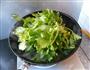 辣酱芹菜叶的做法图解1