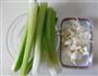 清炒西芹百合的做法图解1