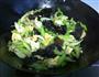 鸡蛋木耳炒芹菜的做法图解7