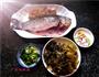 鲫鱼豌豆咸菜煲的做法图解5