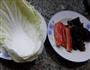 黑木耳蟹柳炒白菜的做法图解1